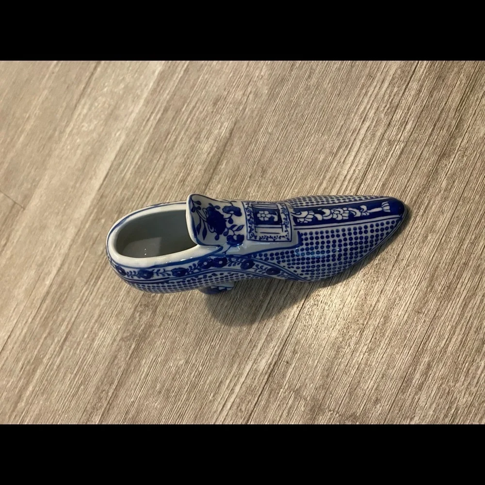 Blue and white decorative shoe the Canton collection is 7 3/4" long x 4 high - Picture 3 of 13